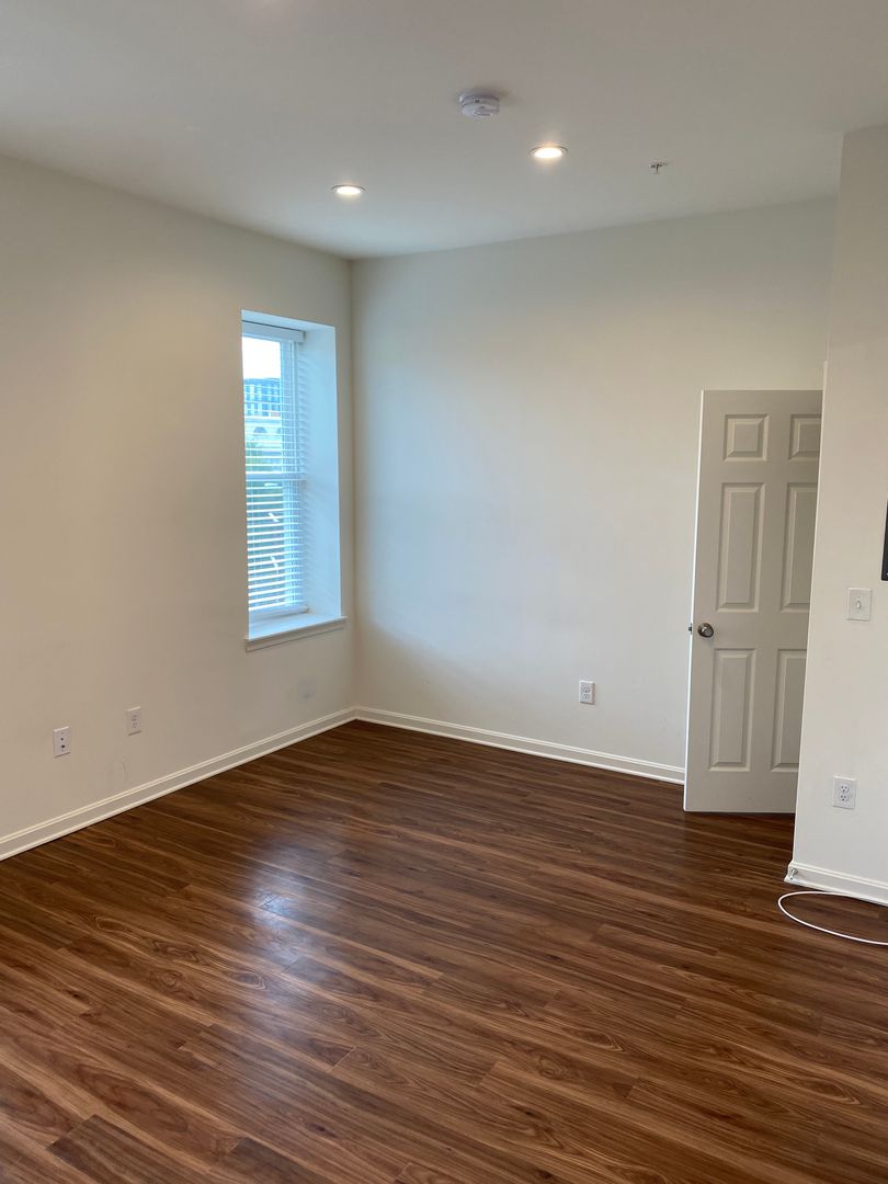 Washington Apartment: 1601 6th St. NW