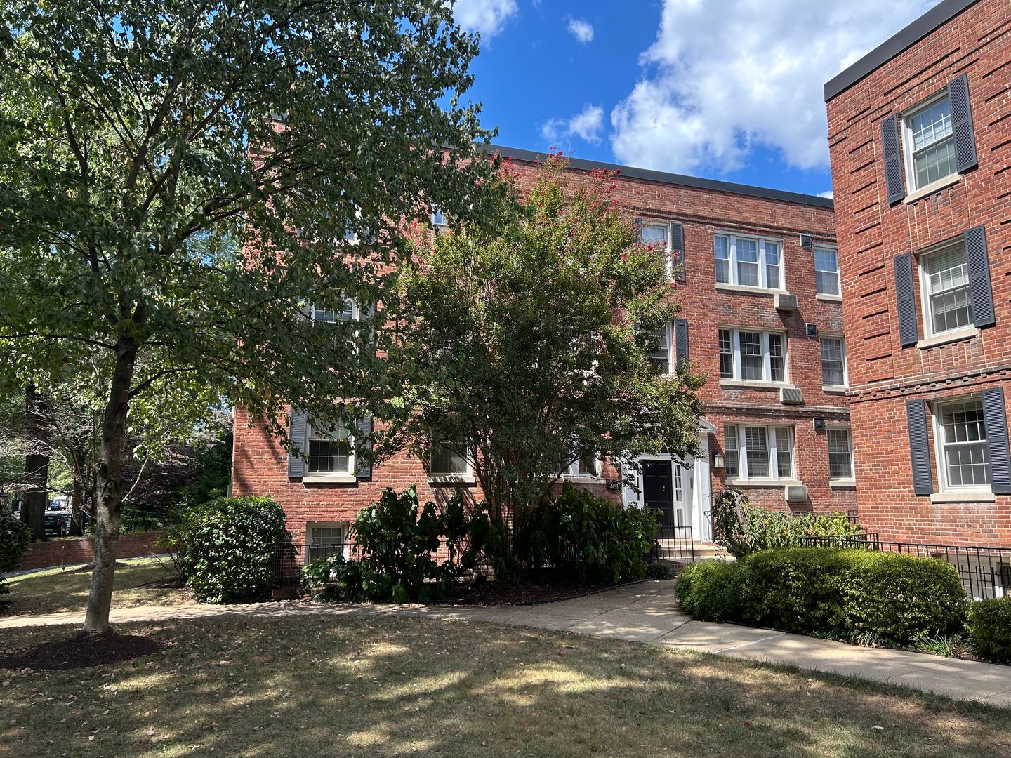 Washington Condo: 4491 MacArthur Blvd. #302