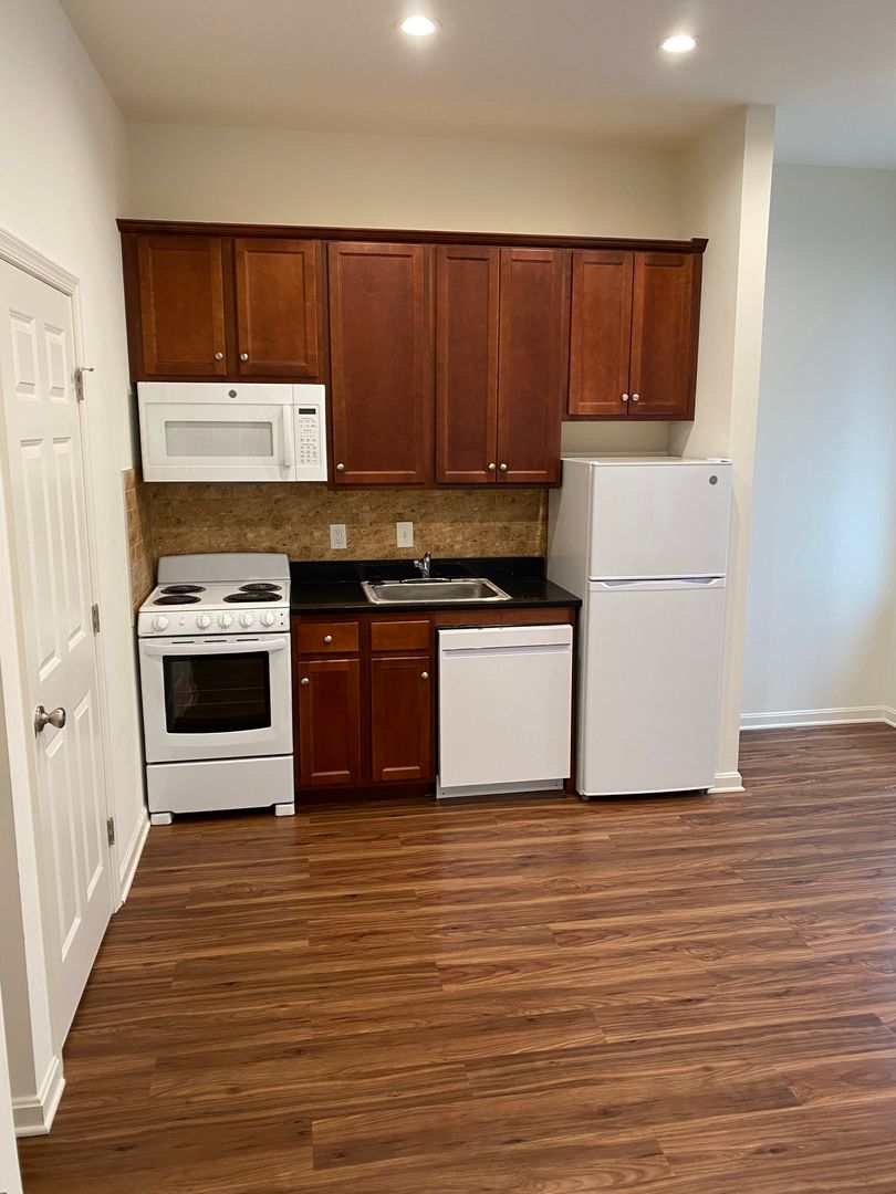 Washington Apartment: 1601 6th St. NW