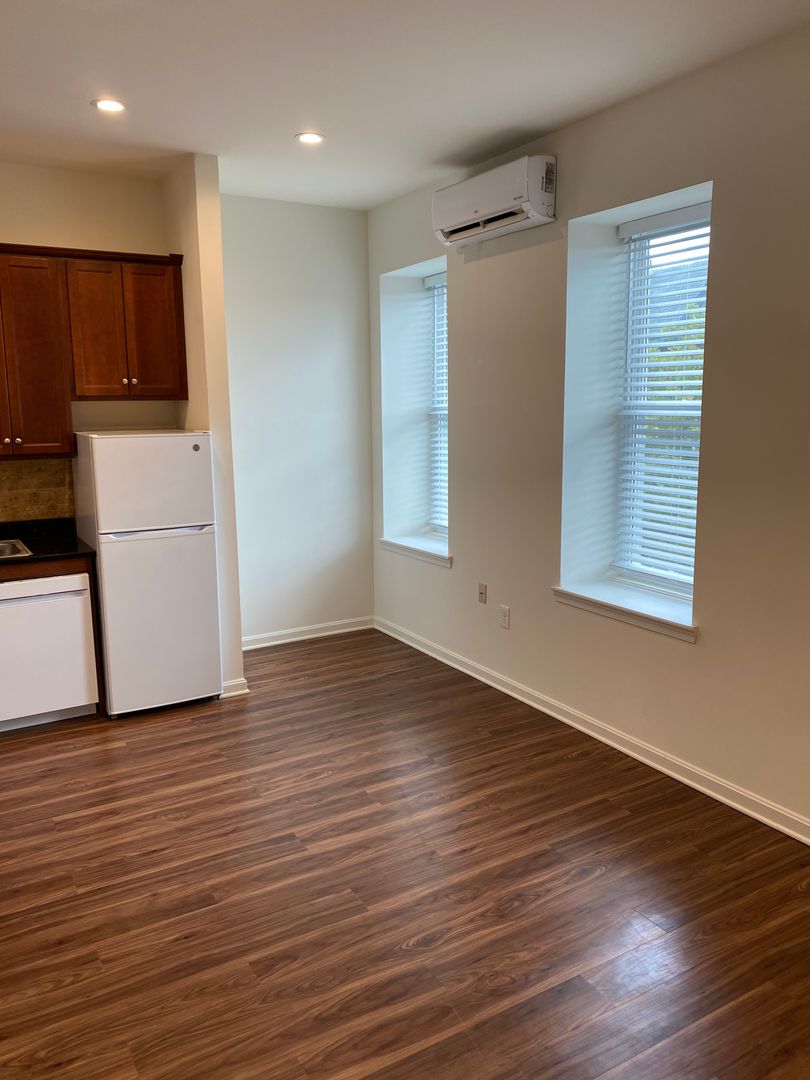 Washington Apartment: 1601 6th St. NW