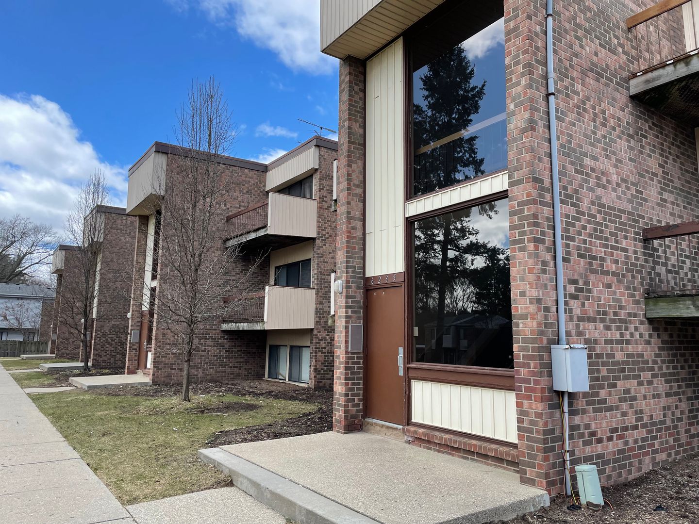 Grand Rapids Apartment: 6225-6235 Lincolnshire