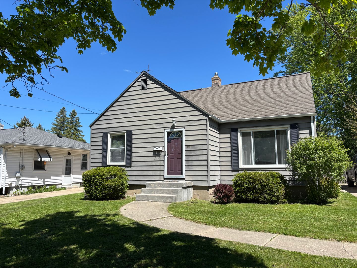 Grand Rapids House: 300 Alten NE