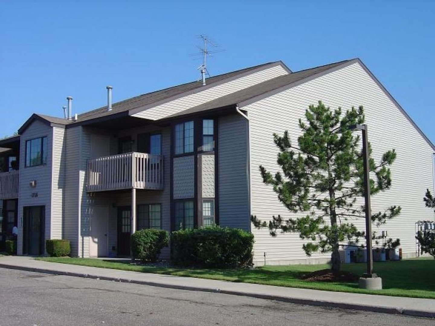 Kentwood Apartment: 4711-4761 Walma SE