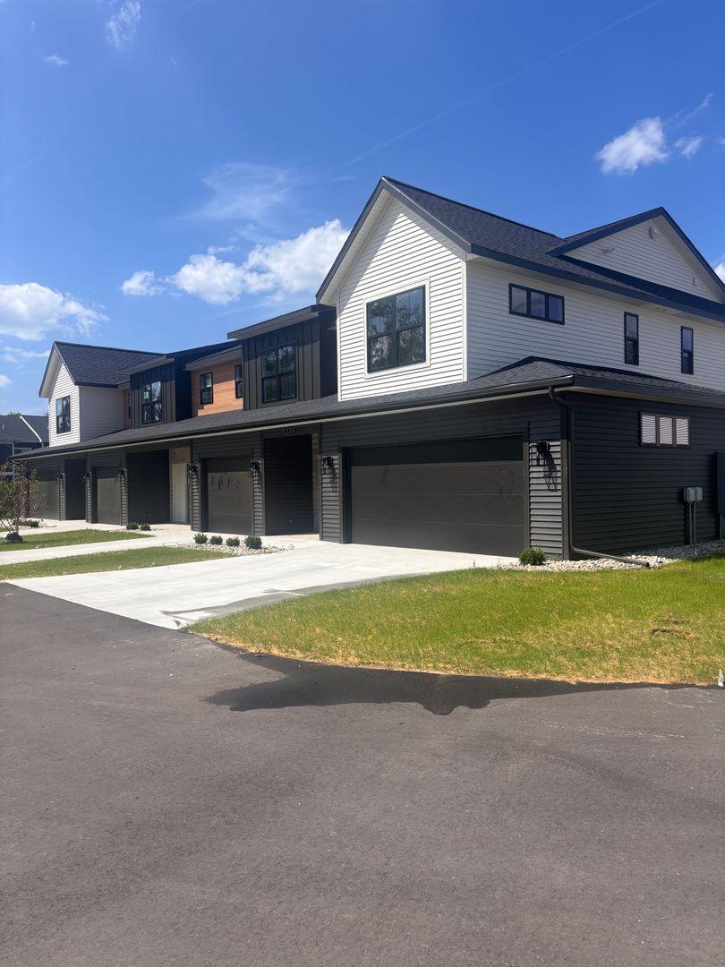 Grand Rapids Townhome: 3144 5 Mile NE