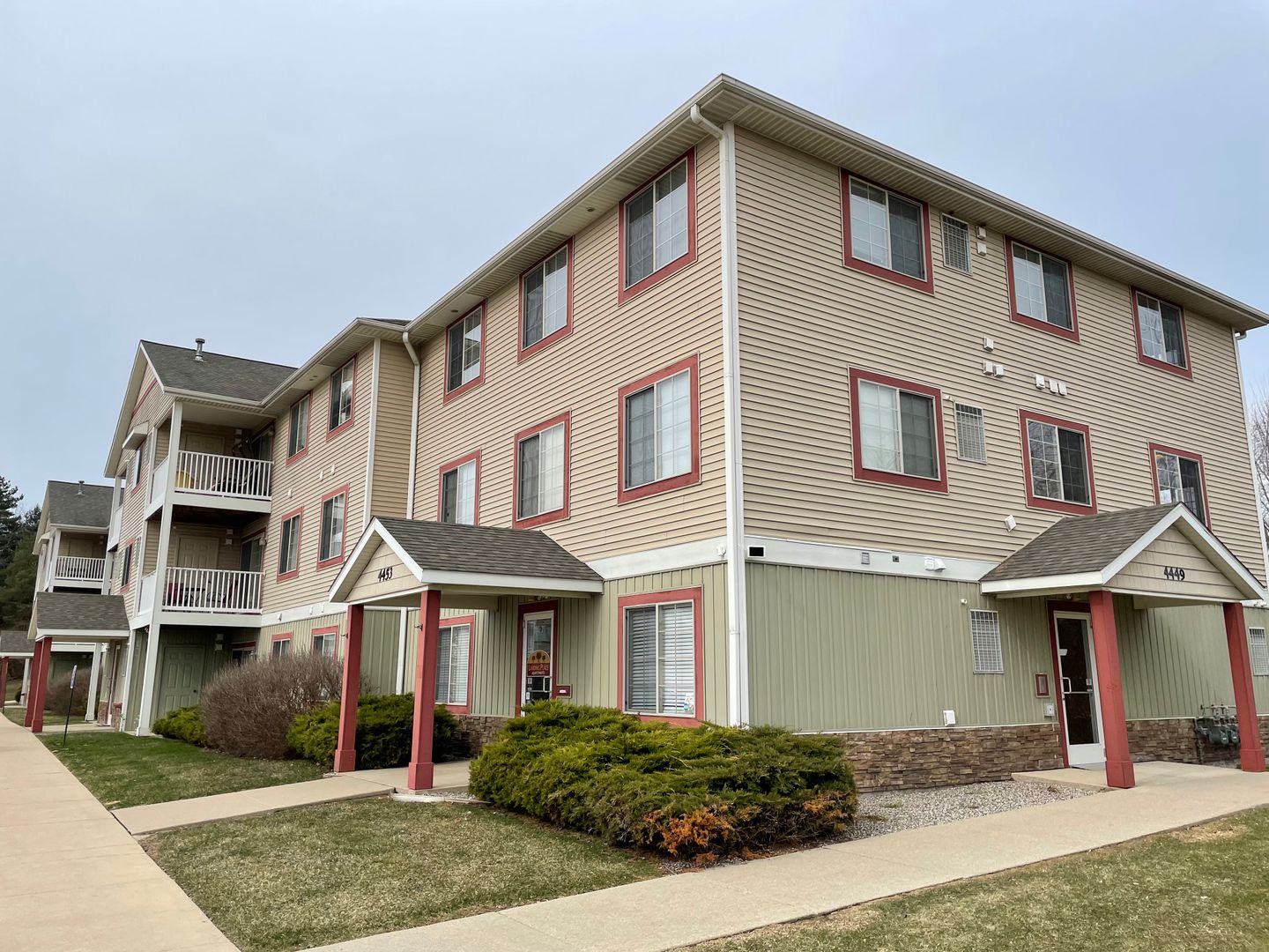 Kentwood Apartment: 4449-4493 Walma SE