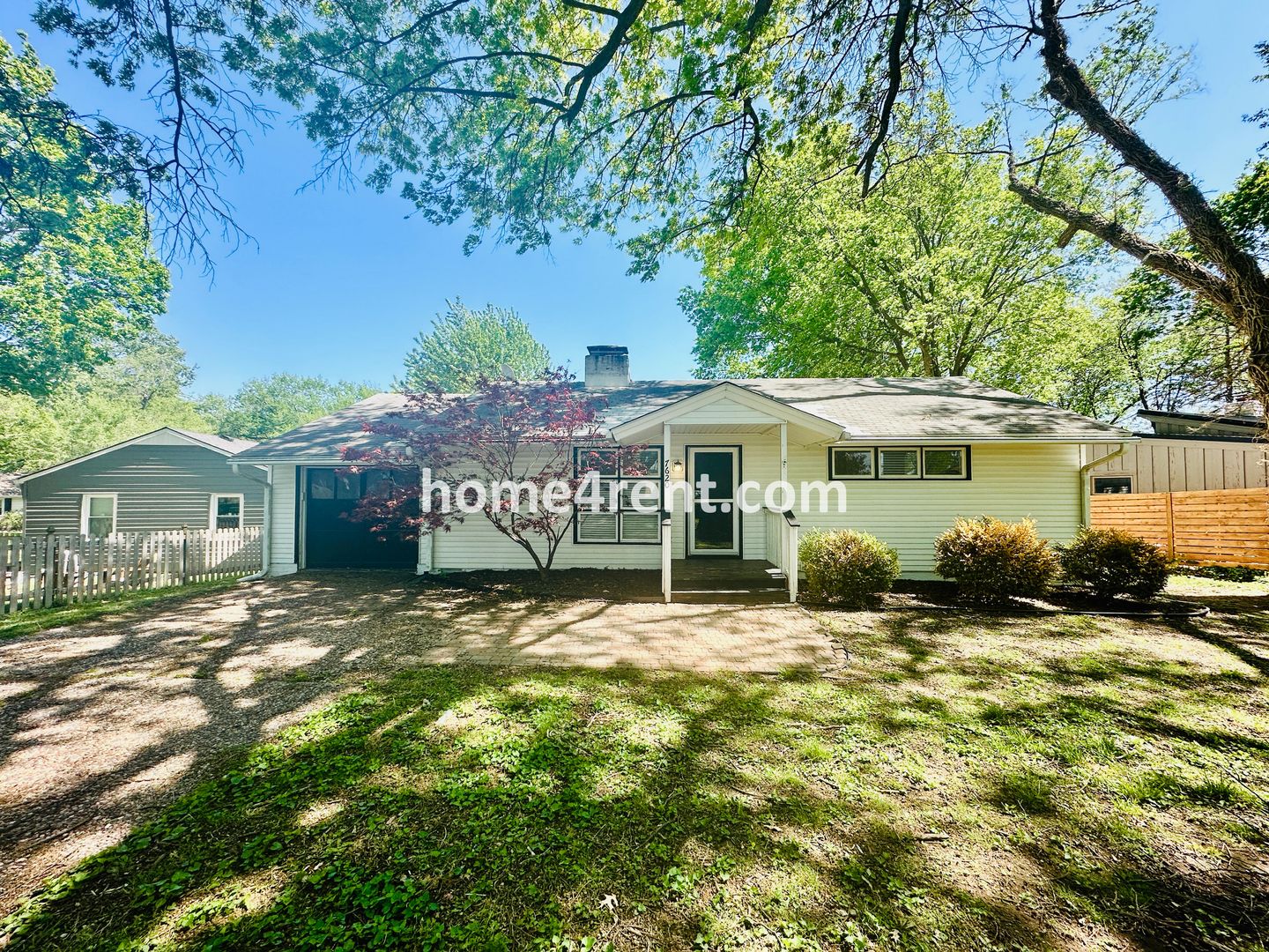 Prairie Village House: 7620 Mohawk Dr