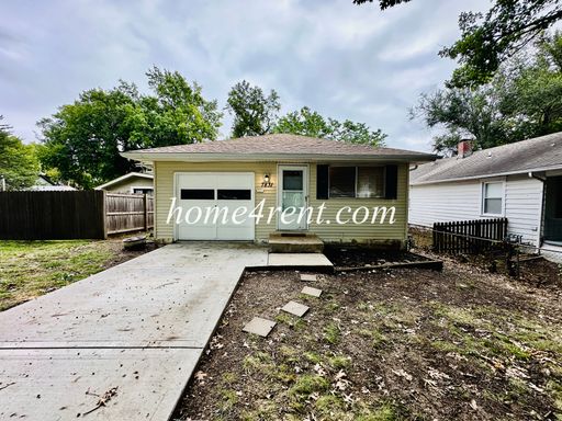 Great home in the desirable Waldo area with wood floors, fenced yard and basement! – photo 1