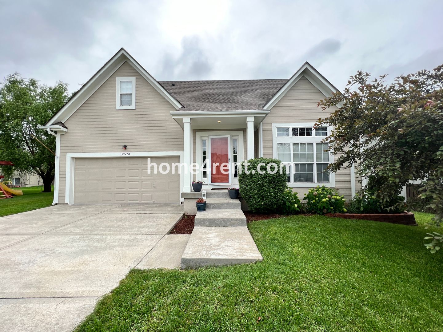 Olathe House: 12573 S Race St