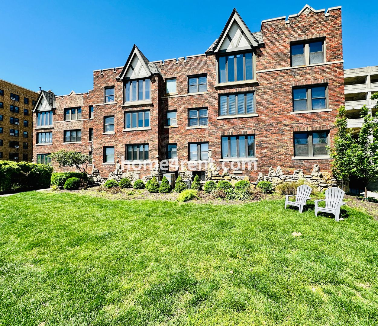 Kansas City Condo: 700 W 48th St