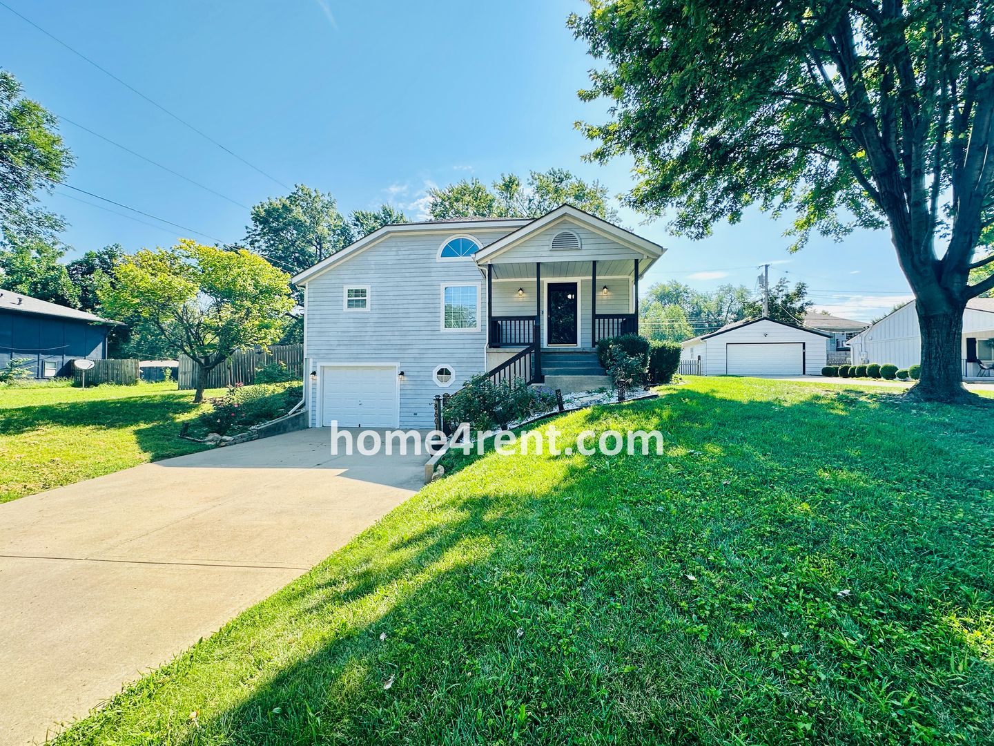 Overland Park House: 8601 England St
