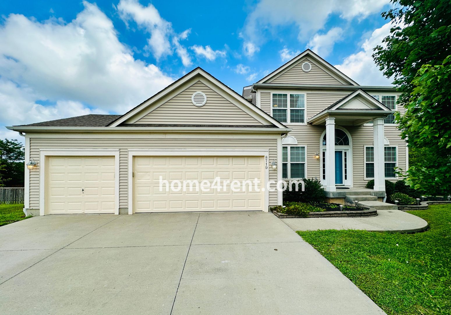 Lenexa House: 8719 Dunraven St