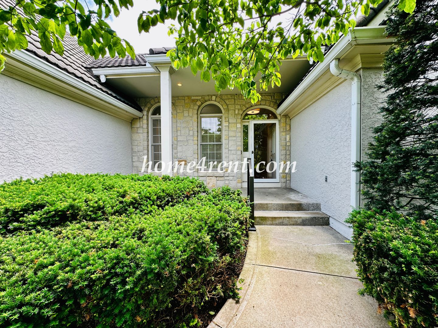 Village of Loch Lloyd House: 16955 Heather Lane