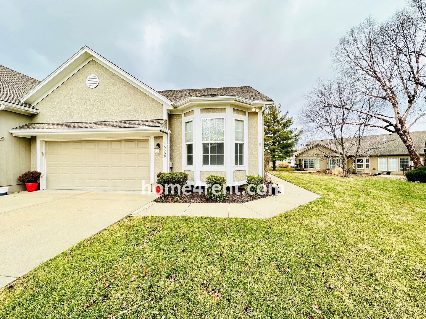 Overland Park House: 15559 Floyd Lane