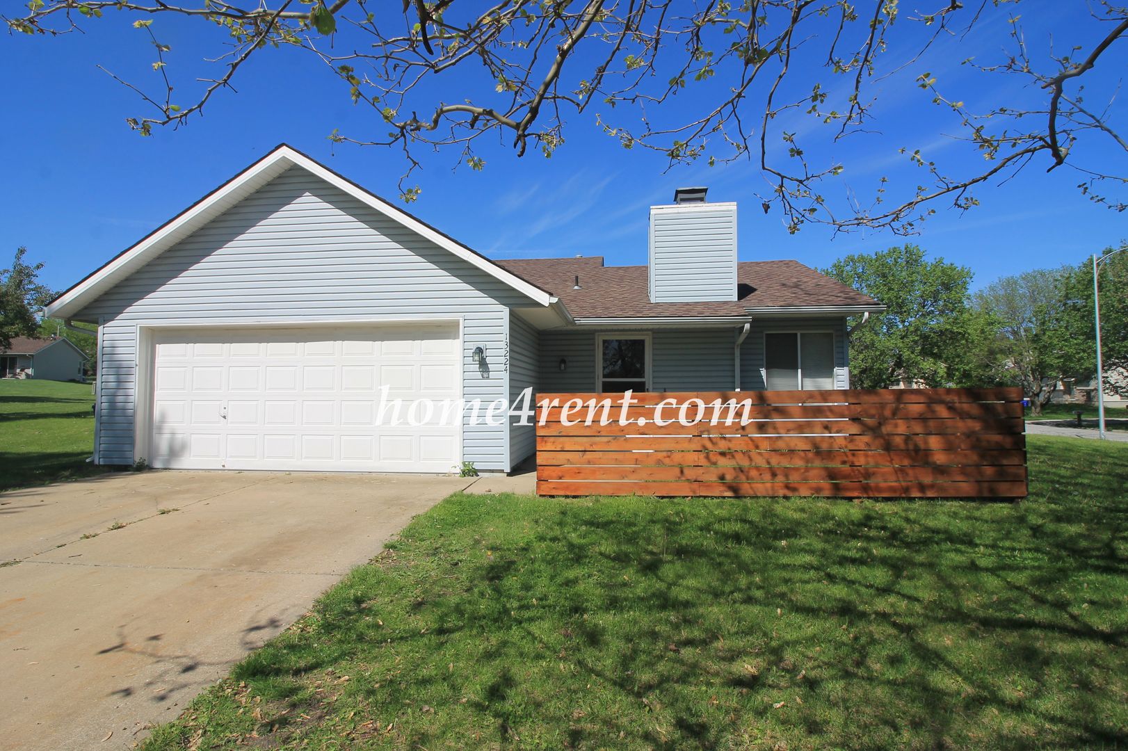 Olathe House: 13224 S Brougham Dr