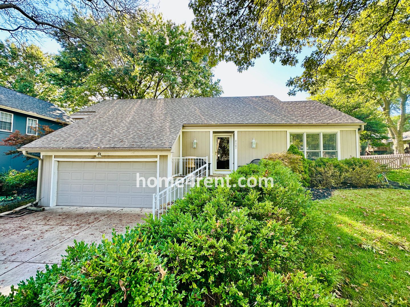 Lenexa House: 8600 Alden Ln