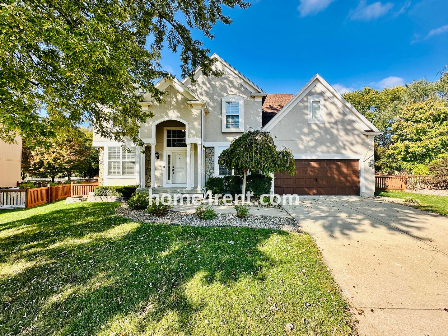 Olathe House: 15565 Blackfeather St