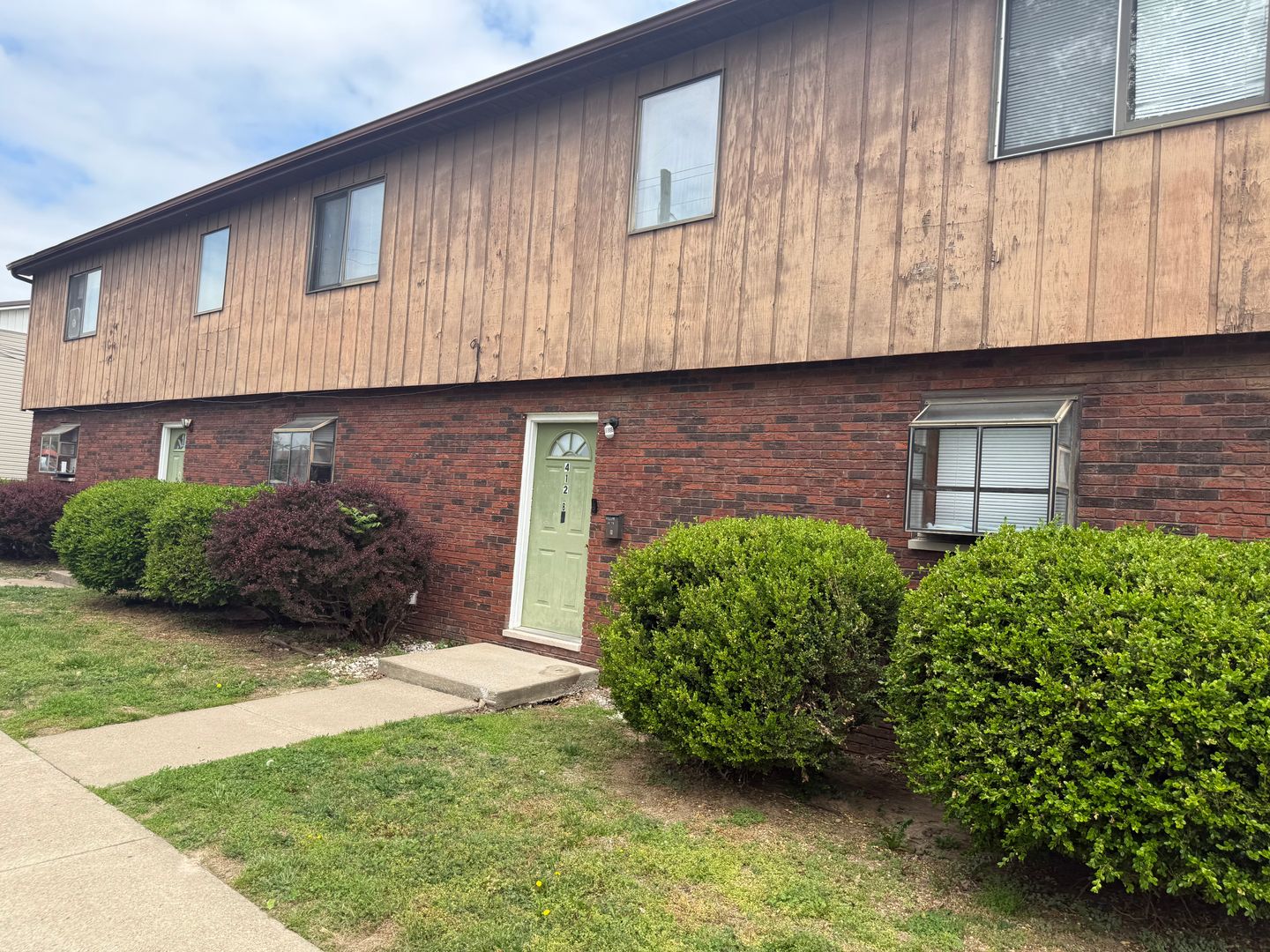 Carbondale Apartment: 412 E. Hester