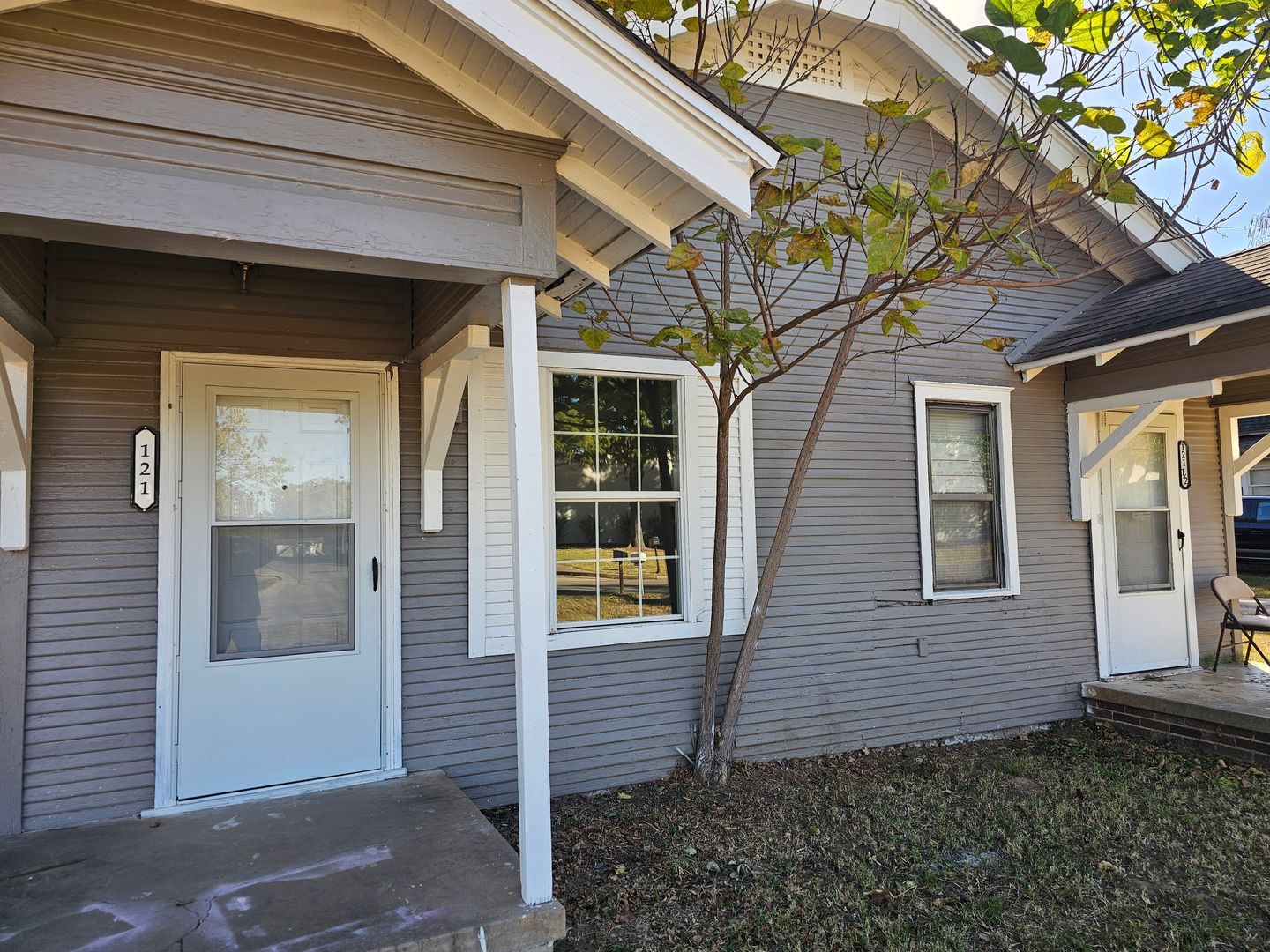 SHAWNEE House: 121 S. CENTER ST.