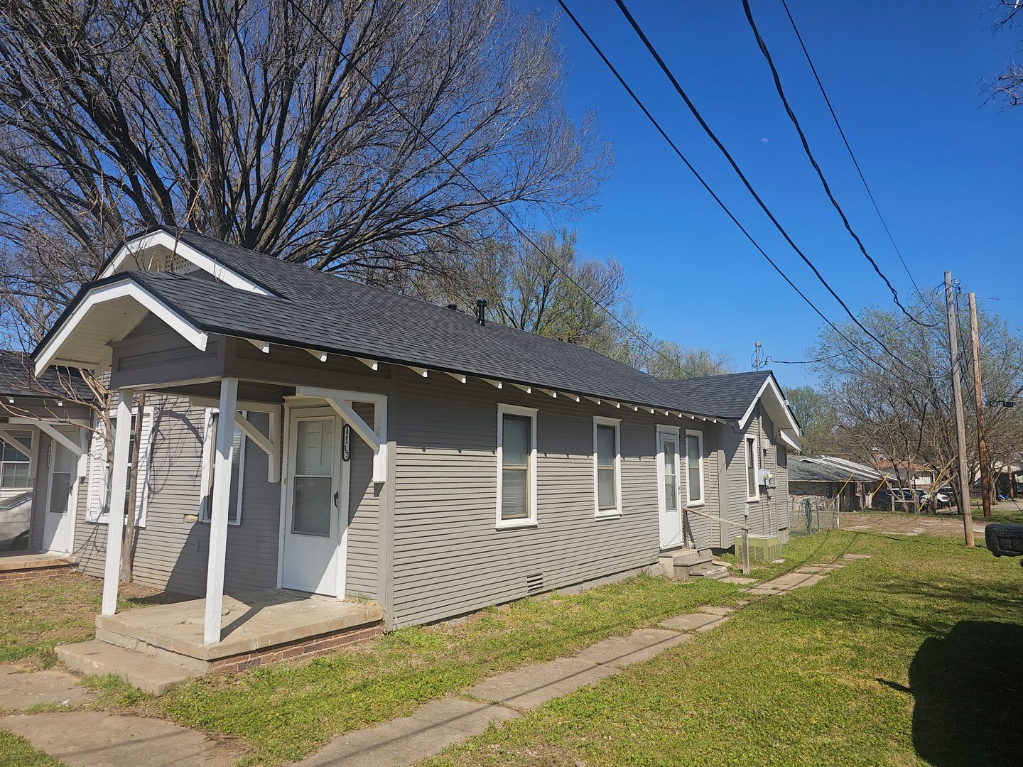 SHAWNEE House: 121 1/2 S CENTER ST.