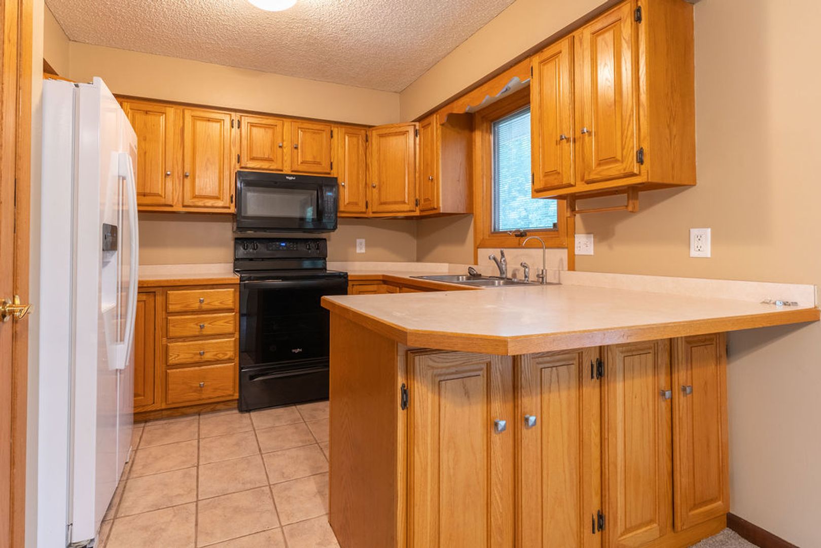 6012 Fleetwood Dr 2 of 12