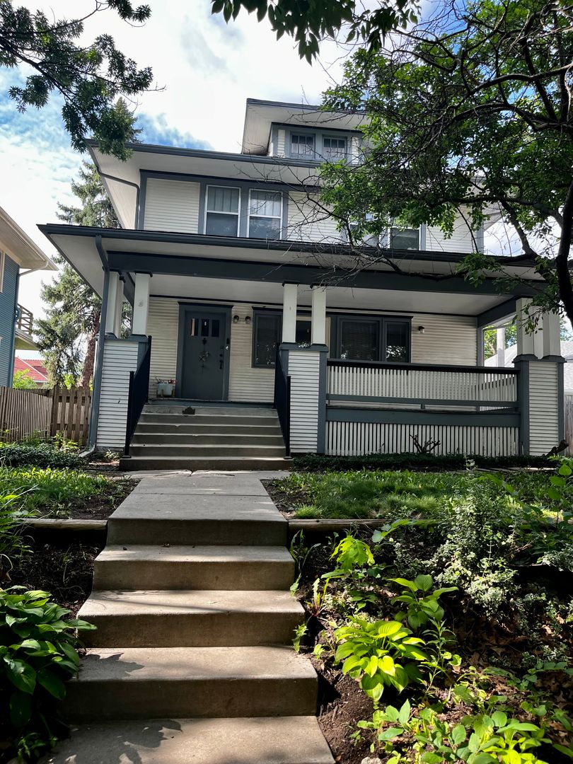 Lincoln Apartment: 2611 A St.