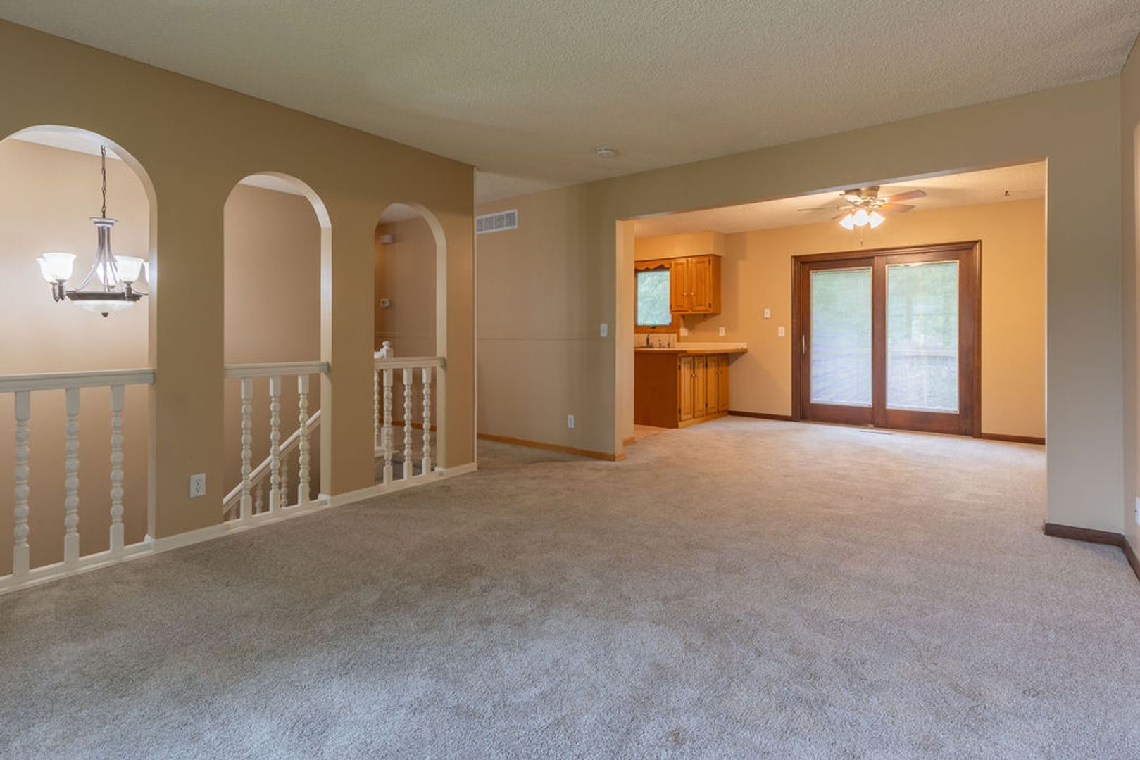 6012 Fleetwood Dr 4 of 12