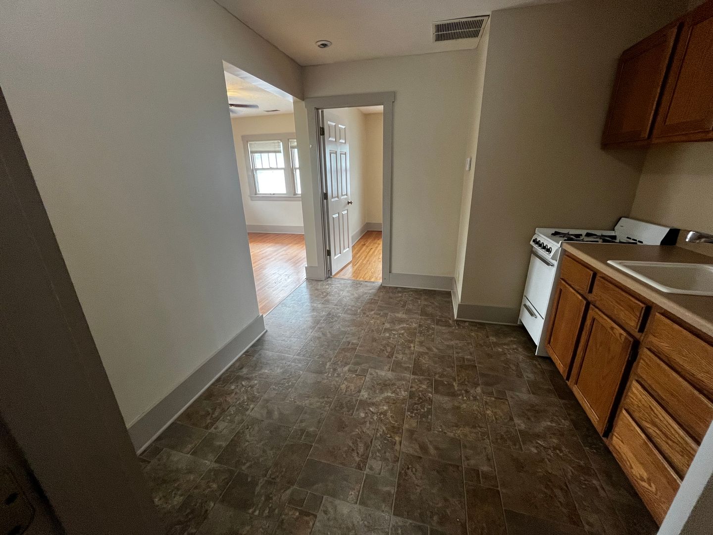 Lincoln Apartment: 2611 A St.