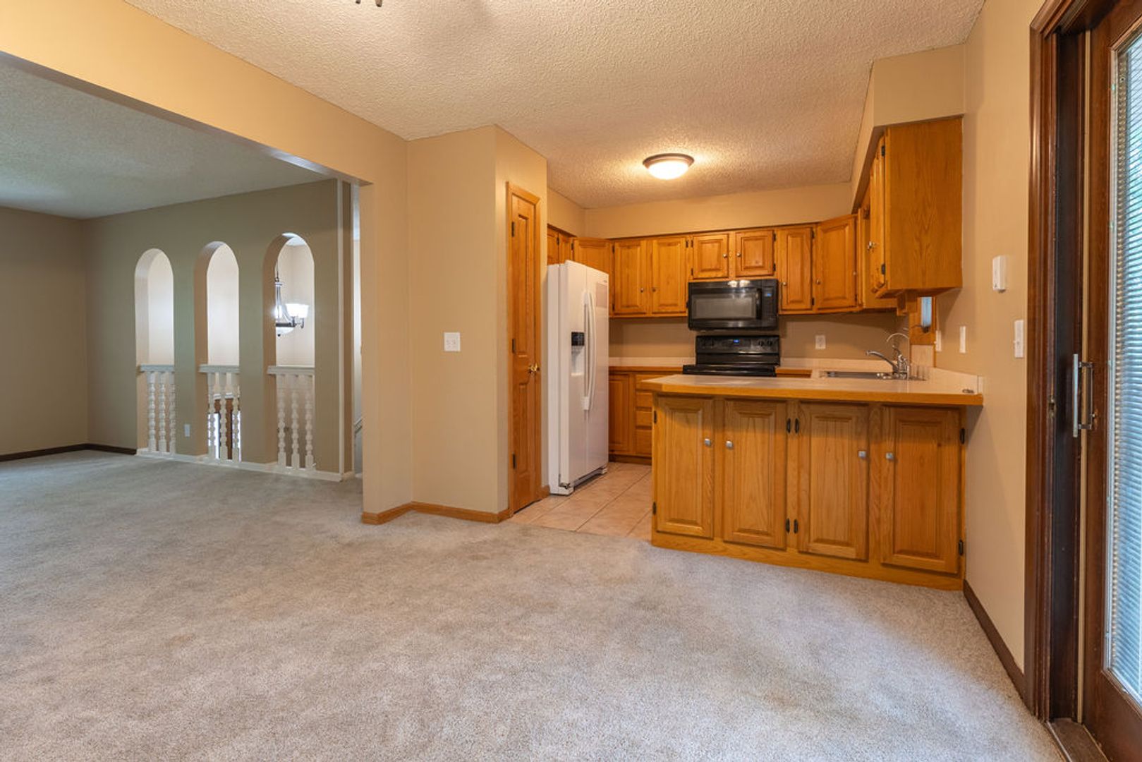 6012 Fleetwood Dr 3 of 12