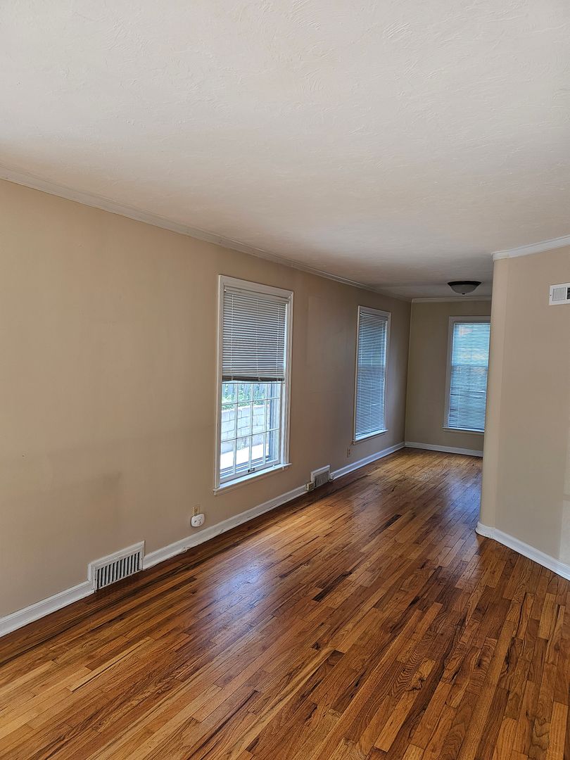 Lincoln Apartment: 1720 High St