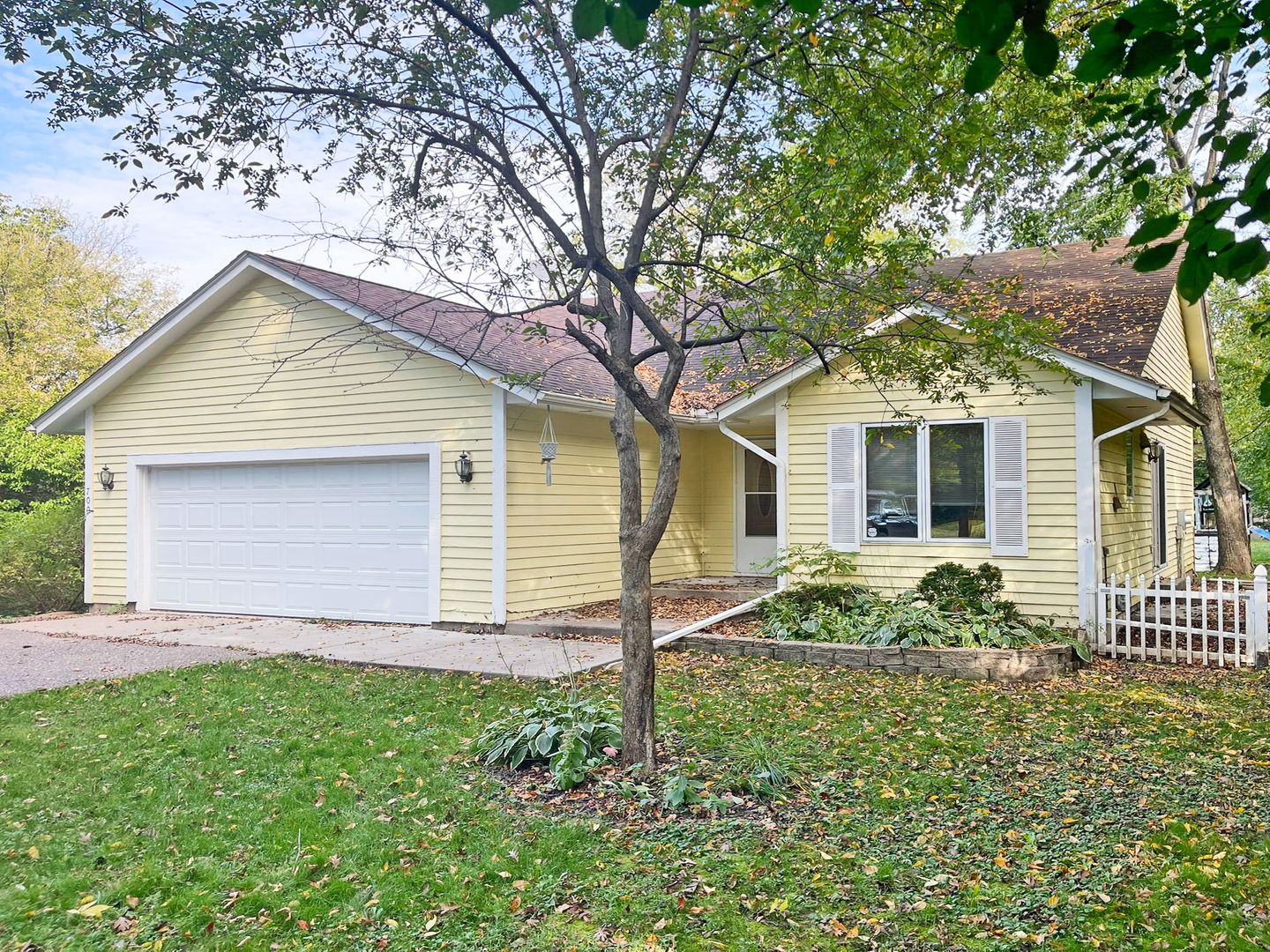 Plymouth House: 700 Harbor Lane N