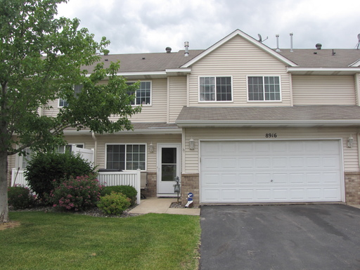 Very spacious *3Bed*2.5Bath Town Home in Cottage Grove Avail Nov 1st