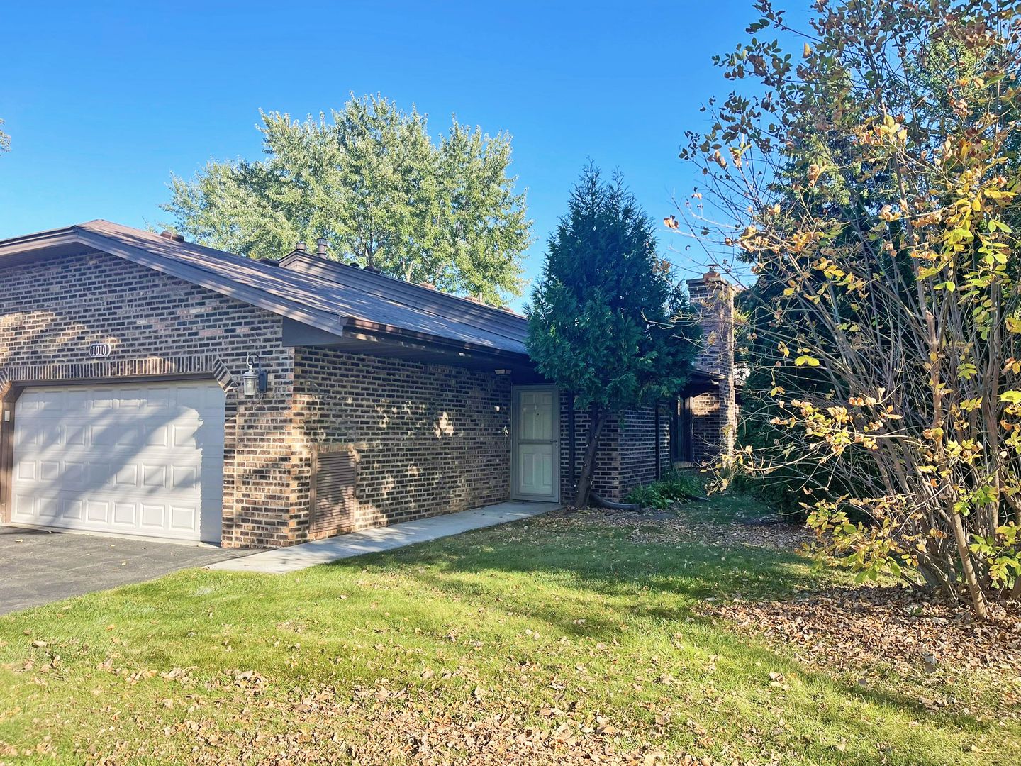 Plymouth Townhome: 1010 Weston Lane N