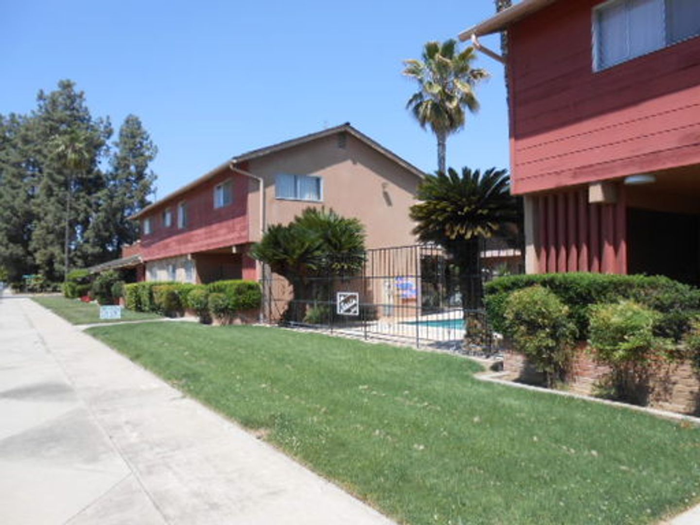 Dinuba Apartment: 234  N. Eaton Ave