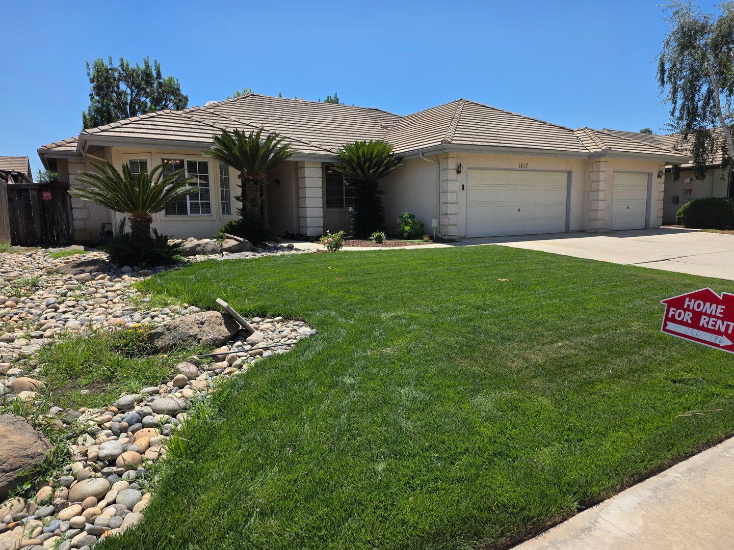 Visalia House: 1417 E. Laura Ct