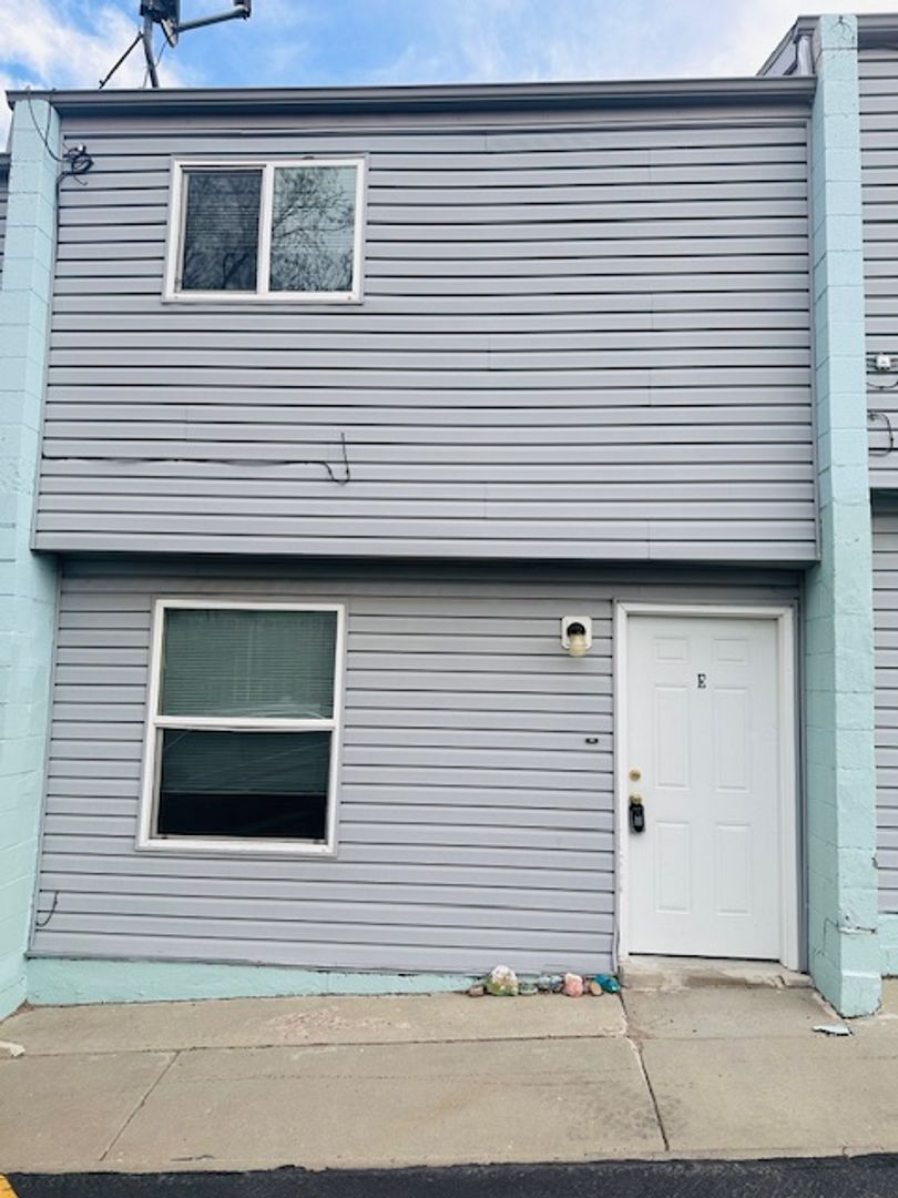 Green River Apartment: 125 E Monroe Ave