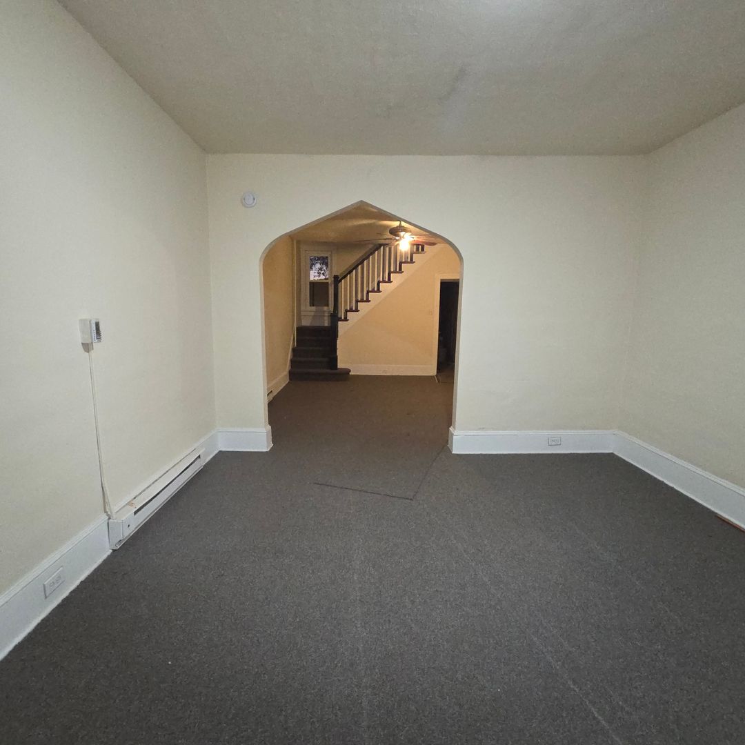 Middleport Apartment: 33 Washington Street