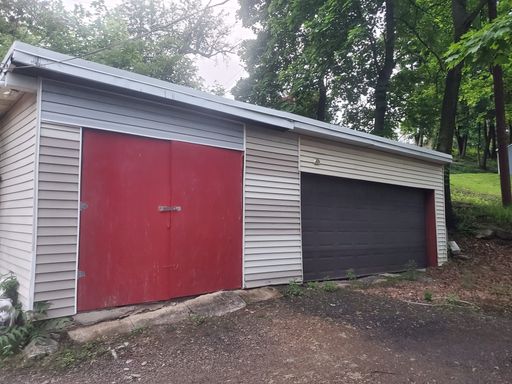 Garage For Rent