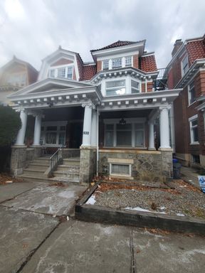 1 Bedroom For Rent – photo 1