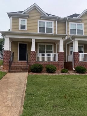 Spacious 3 Bedroom, 2.5 Bath Townhome in the Heart of Downtown Spartanburg – photo 1