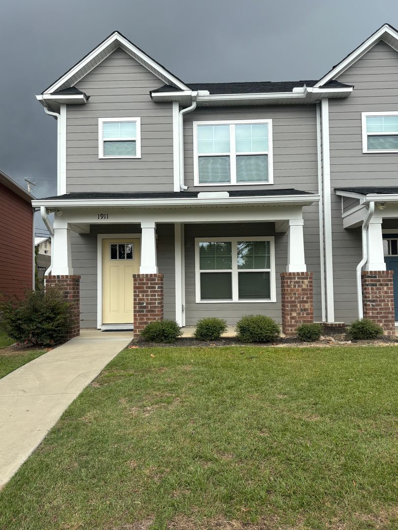 Columbia Apartment: Wiley and Superior Street