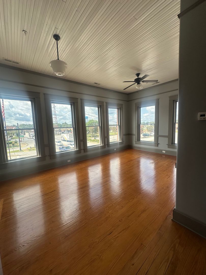 Clinton Apartment: 106 N Broad Street