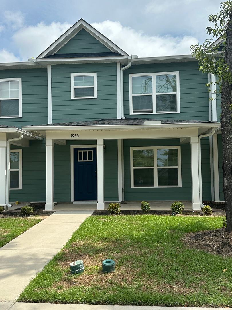 Columbia Apartment: Wiley and Superior Street
