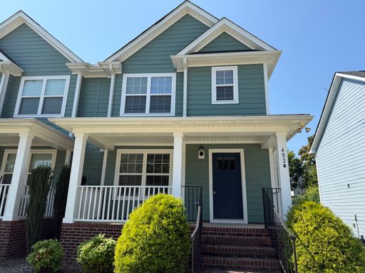 Spacious 3 Bedroom, 2.5 Bath Townhome in the Heart of Downtown – photo 1