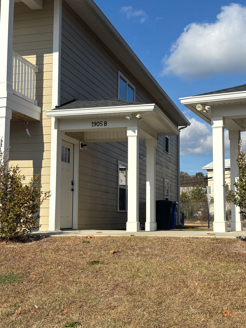 Columbia Apartment: Wiley and Superior Street