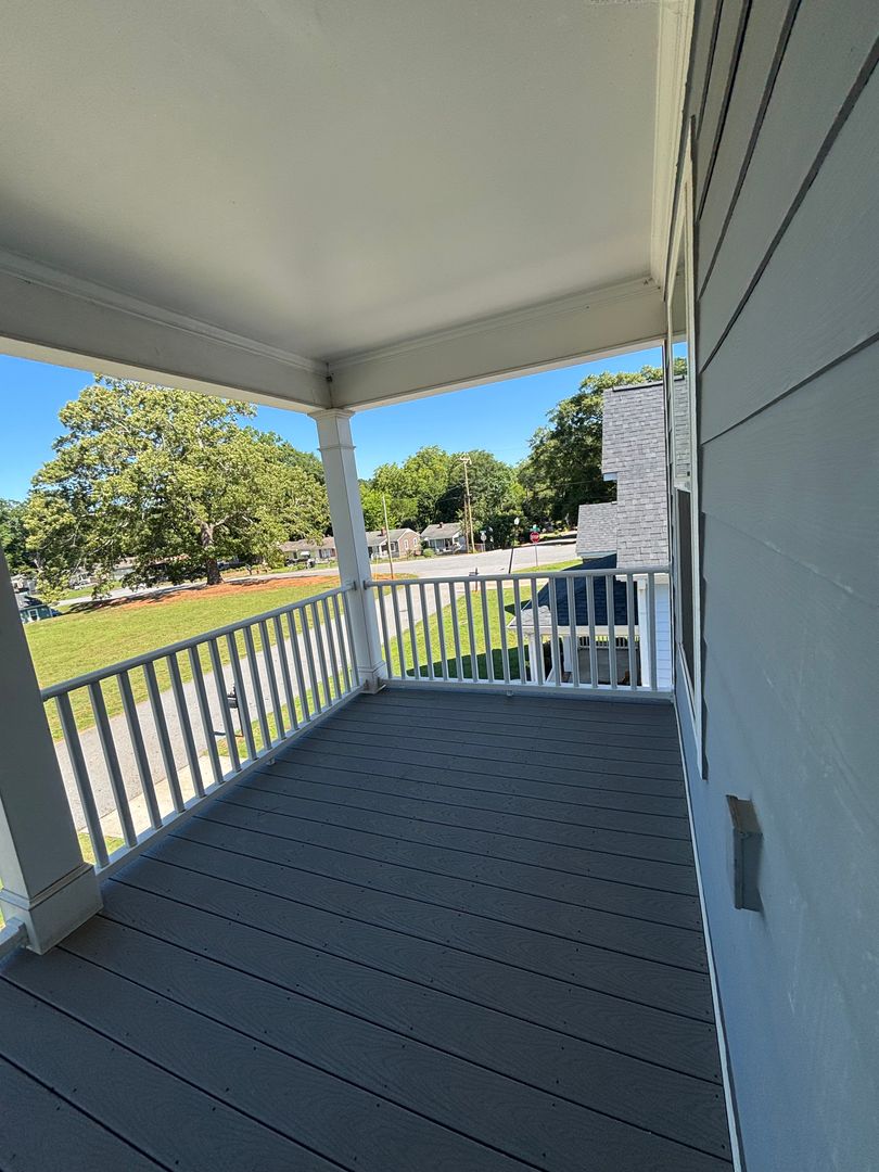 Anderson House: 302 Royal View