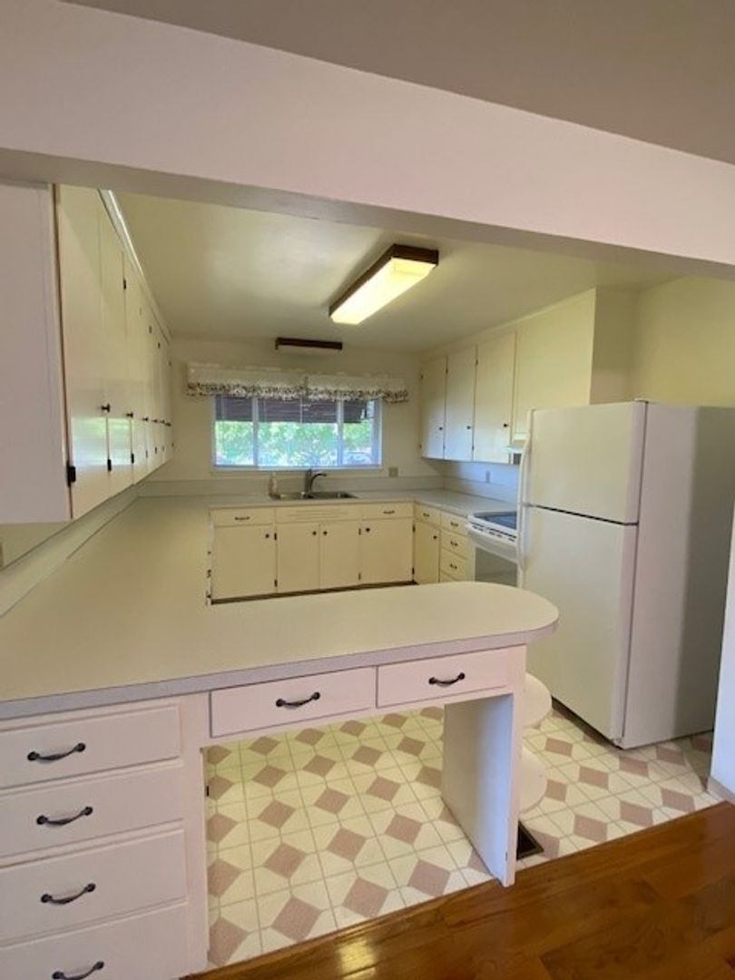 Yakima House: 205 S 46th Avenue