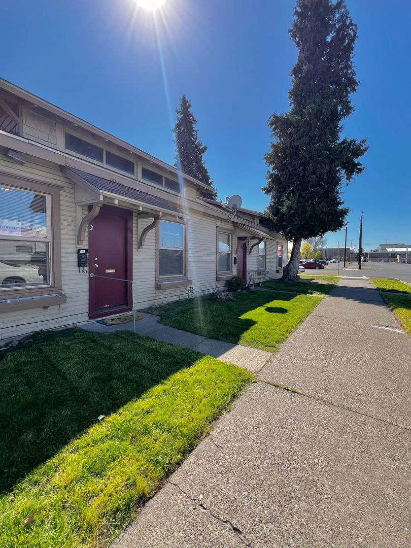 Yakima Apartment: 301 S. 4th Avenue