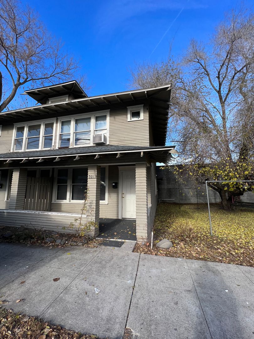 Yakima Apartment: 301 W A Street