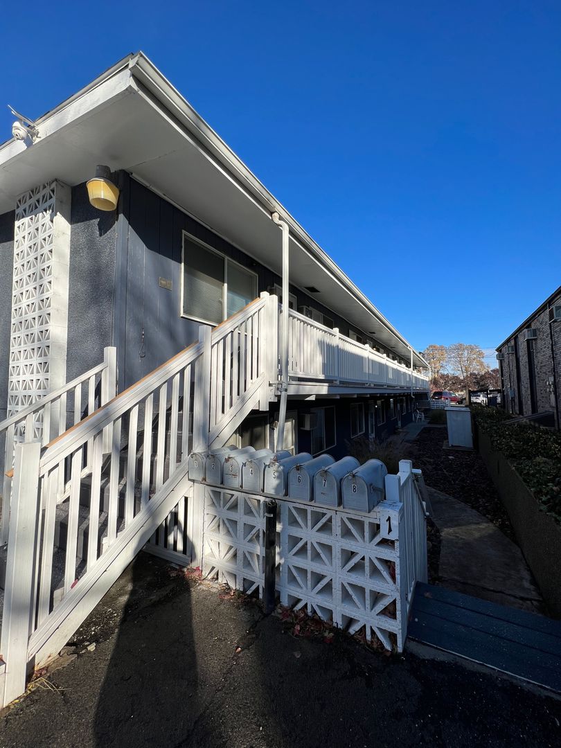 Yakima Apartment: 13 S 9th Avenue