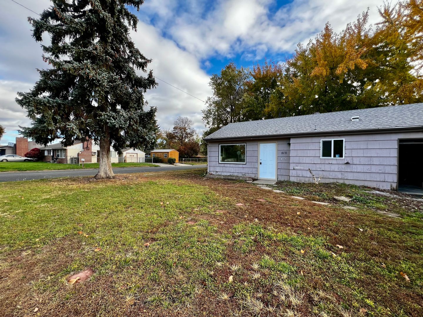 Yakima Apartment: 1601 S 5th Avenue